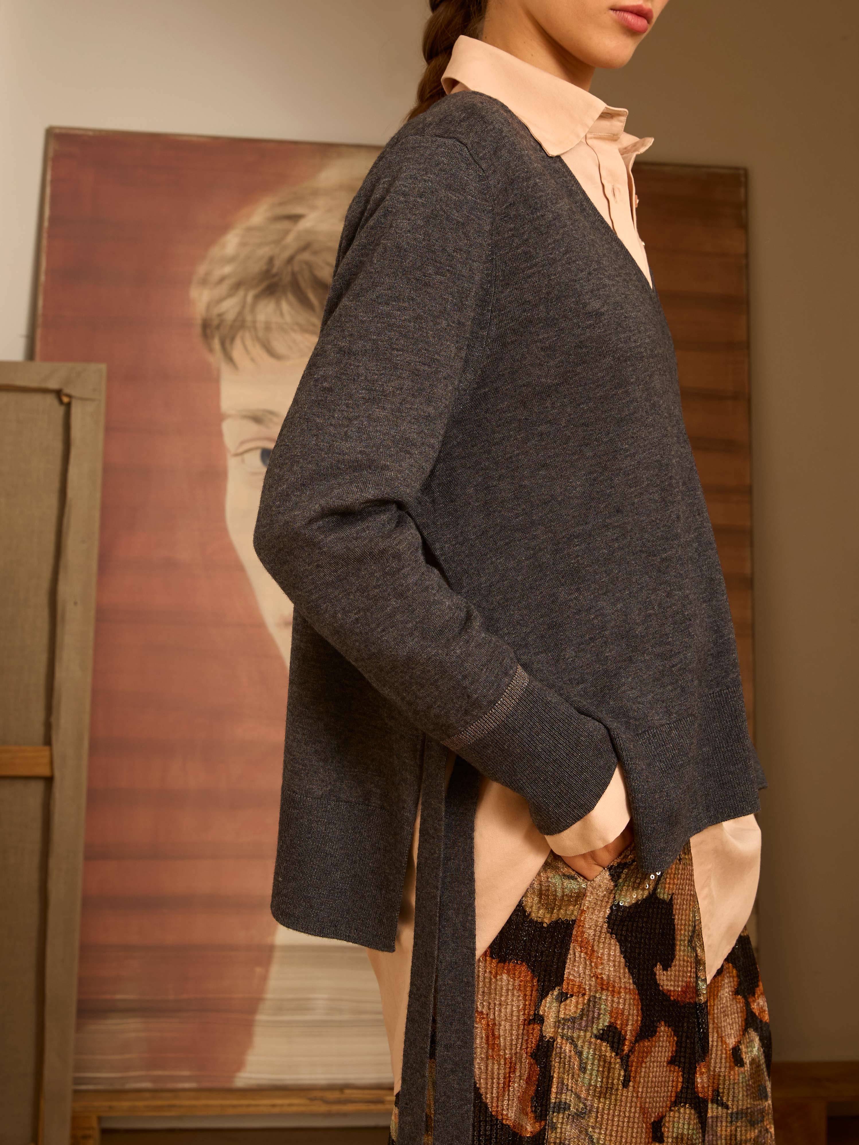 Jersey gris de pico con lazadas