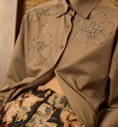 Camisa masculina color topo con pedrería