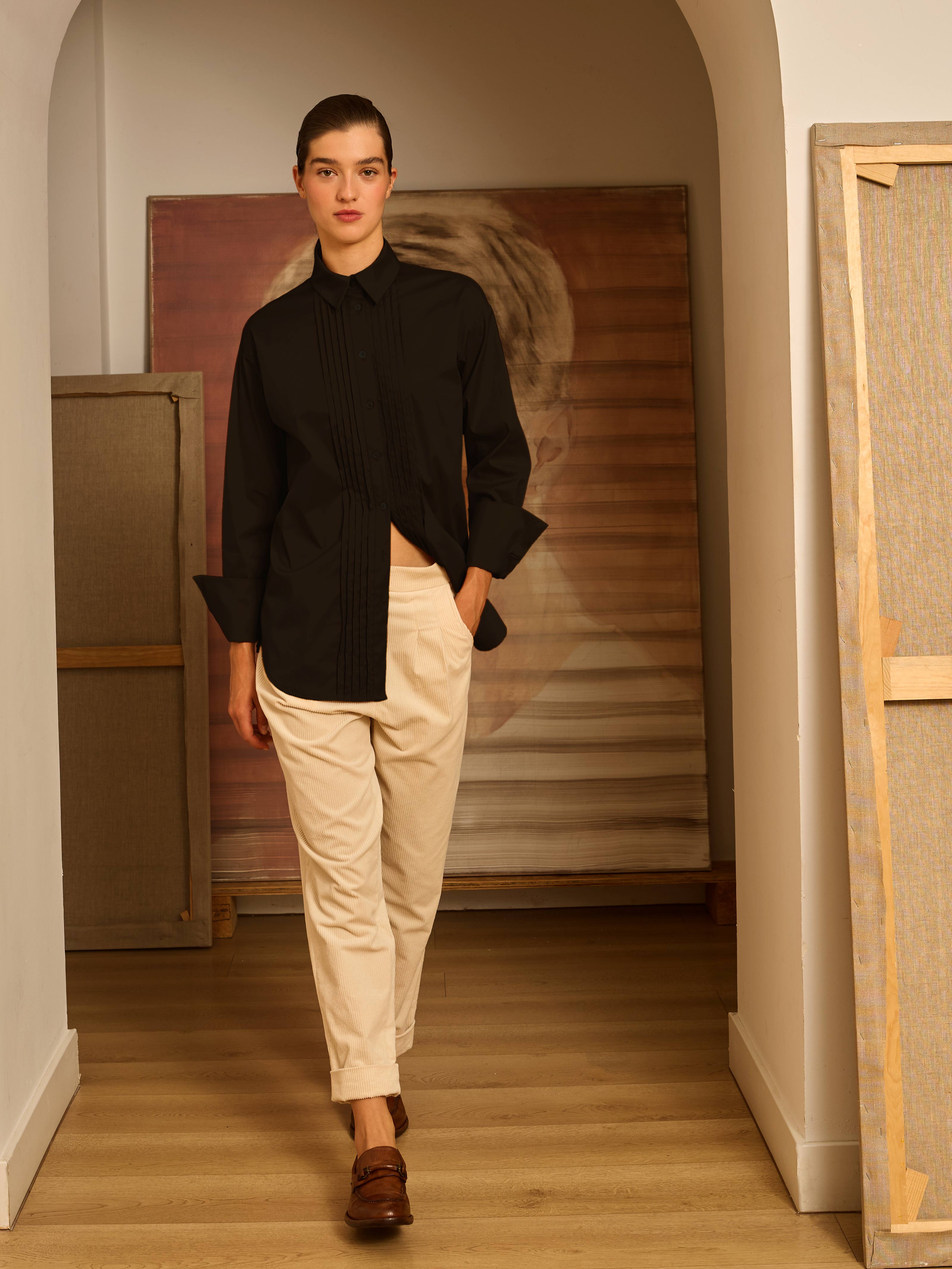 Camisa negra con jaretas