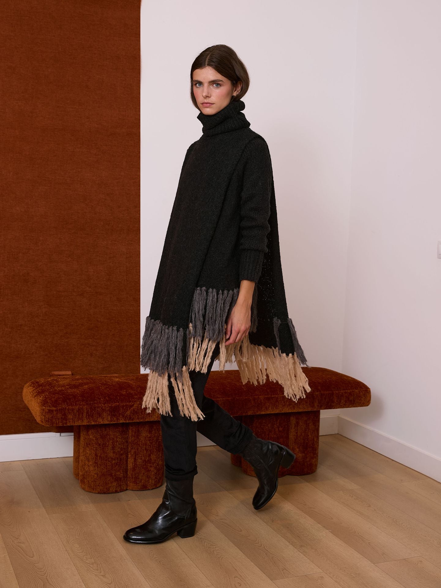 Poncho de flecos negro